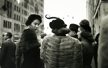 Saul Leiter, Hats 8/25